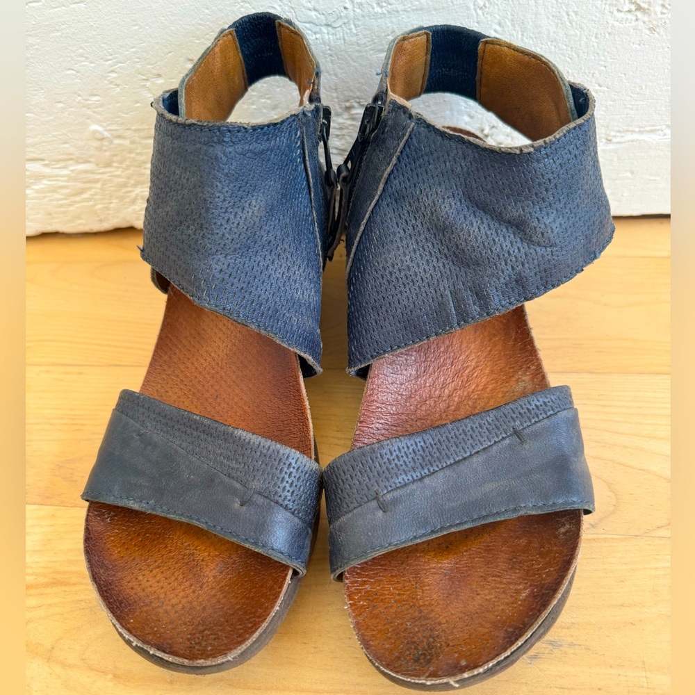 Miz Mooz navy wedge sandals. Size 40. Extreme comfort.